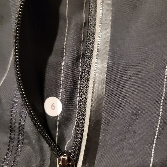 Lululemon SZ 6 Black Jacket - Picture 4 of 6